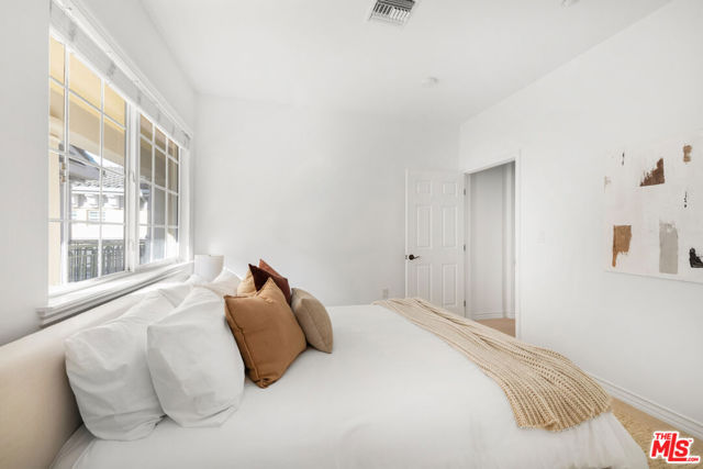 7101 Playa Vista Drive, Playa Vista CA: https://media.crmls.org/mediaz/7b61cfbe-86c7-4415-a295-052cb40d6cab.jpg