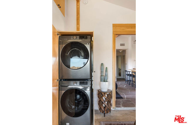 11051 Pinon Avenue, Morongo Valley CA: https://media.crmls.org/mediaz/7b63164f-5505-4463-80a4-c3ab32afd1f0.jpg