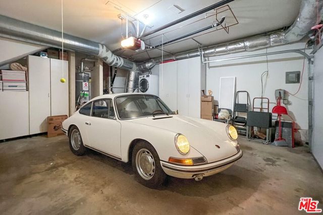 8328 Kirkwood Drive, Los Angeles CA: https://media.crmls.org/mediaz/7b632fef-a6f7-4b84-a1e3-a9a4ab0afb42.jpg