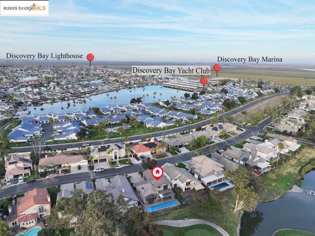 4930 Discovery Pt, Discovery Bay CA: https://media.crmls.org/mediaz/7b6339b8-619d-4280-b267-69c68c2cb266.jpg
