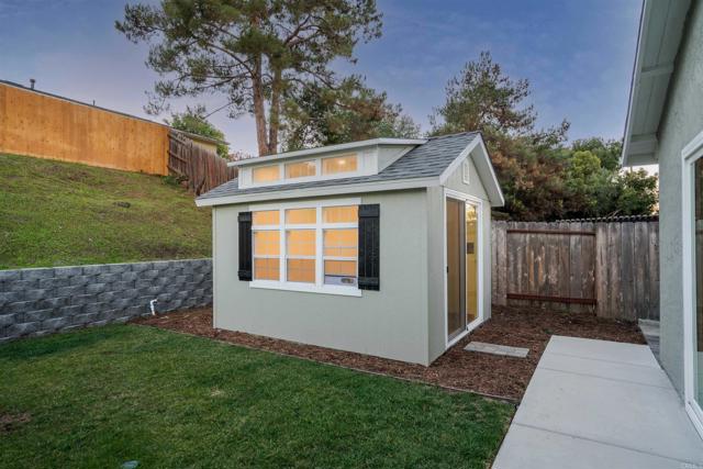 Detail Gallery Image 17 of 22 For 4435 Springtime Dr, Oceanside,  CA 92056 - 3 Beds | 2 Baths