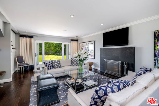 8407 Skyline Drive, Los Angeles CA: https://media.crmls.org/mediaz/7b64ce12-41c9-4578-8df8-eceda368e0d3.jpg