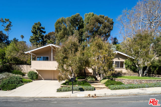13443 Bayliss Road, Los Angeles CA: https://media.crmls.org/mediaz/7b64d6ad-1078-4ac3-a71f-a3d2c586e56f.jpg