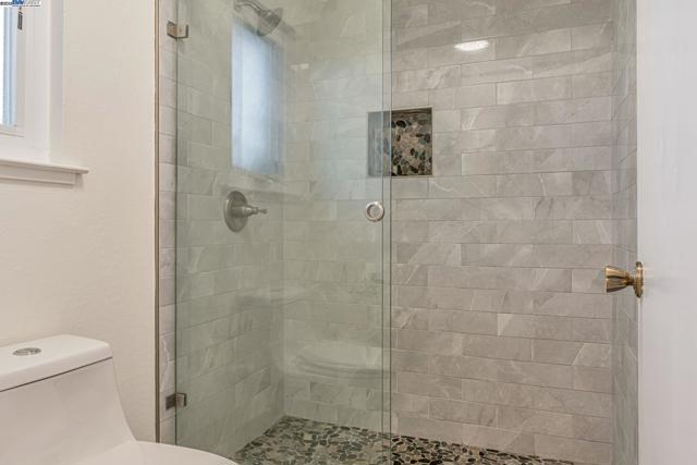 947 Crane Ave, Foster City CA: https://media.crmls.org/mediaz/7b6530d0-5f81-496b-8db6-281e6c3d2e90.jpg