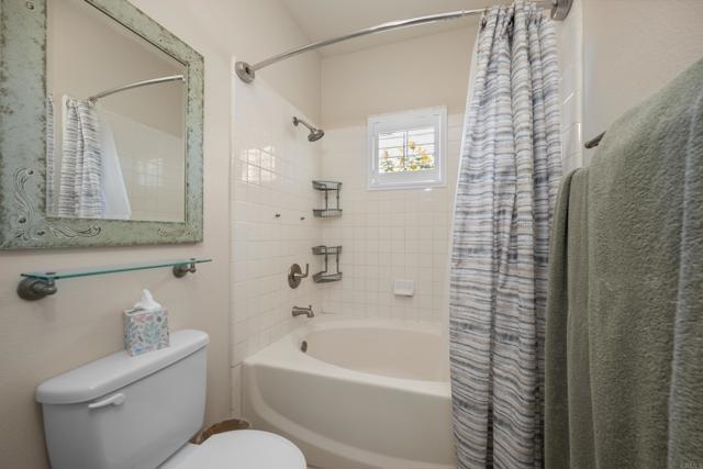 210 Belflora Way, Oceanside CA: https://media.crmls.org/mediaz/7b65385d-3fa6-48d7-b3a5-9713f2735ee0.jpg