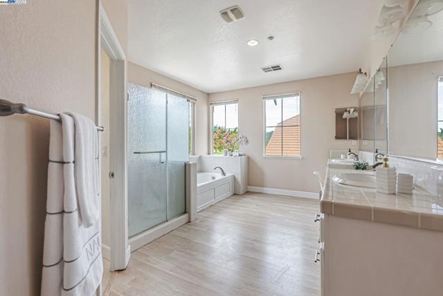 141 Pescara Blvd, Brentwood CA: https://media.crmls.org/mediaz/7b6548c3-7e3f-47a7-9826-e7f7132e71a3.jpg