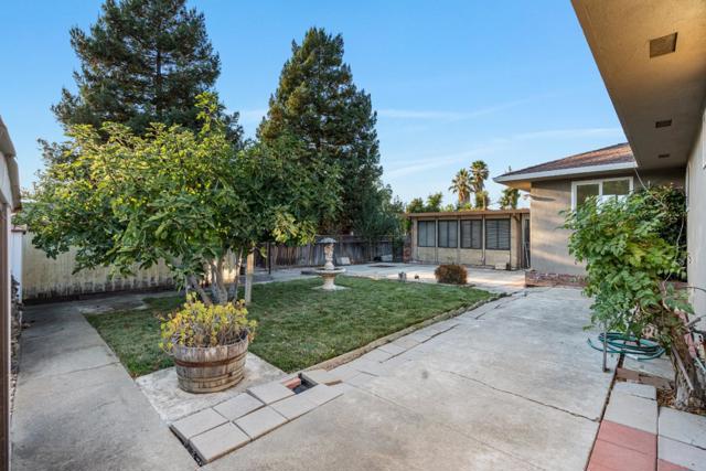 1150 Bonnie View Road, Hollister CA: https://media.crmls.org/mediaz/7b65fd87-0ba3-4835-a7ff-aa5d8cbdc769.jpg