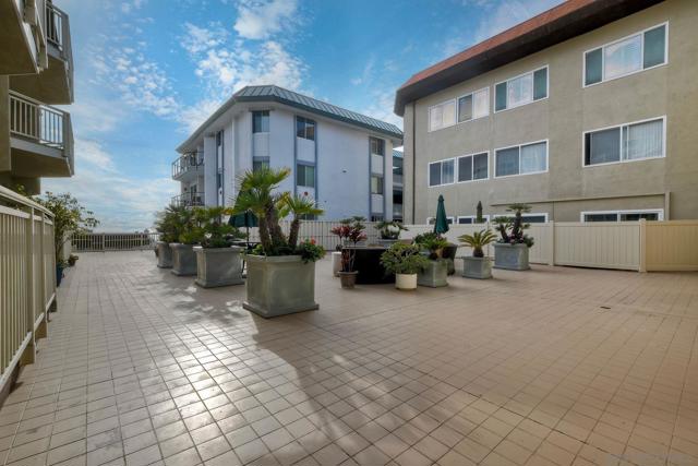 5370 La Jolla Blvd, La Jolla CA: https://media.crmls.org/mediaz/7b672807-0e69-4194-8c17-f9314922f3a7.jpg