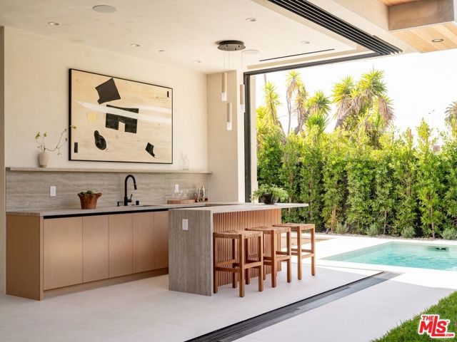 517 N Edinburgh Avenue, Los Angeles CA: https://media.crmls.org/mediaz/7b678978-7ac3-4743-8b66-35ab58844c36.jpg