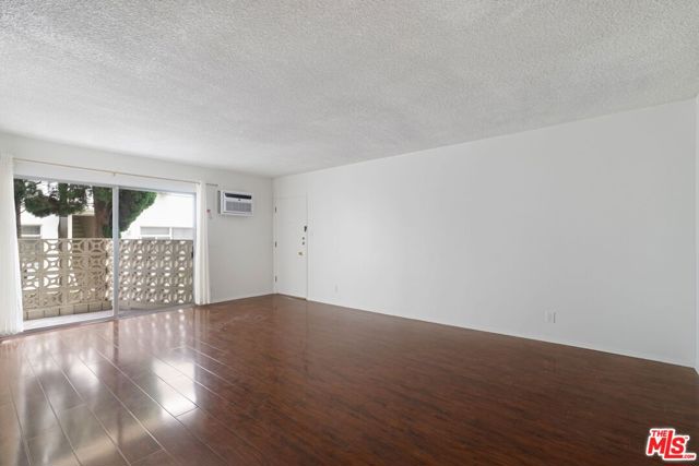 1481 Reeves Street, Los Angeles CA: https://media.crmls.org/mediaz/7b6814ea-17c9-499c-8b79-5111f389b235.jpg