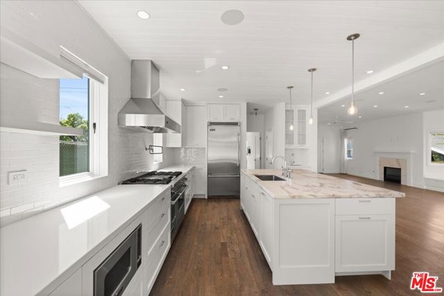 4525 Melbourne Avenue, Los Angeles CA: https://media.crmls.org/mediaz/7b682b47-78e4-49a8-a9ff-49a2fbc0f9b5.jpg