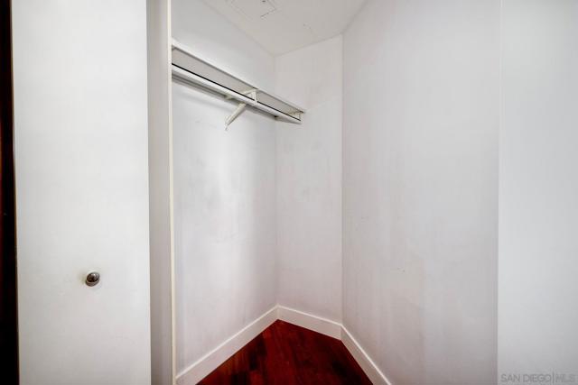 700 W Harbor Dr, San Diego CA: https://media.crmls.org/mediaz/7b6850eb-4ba4-4fc7-bd97-eec14e8a96dc.jpg