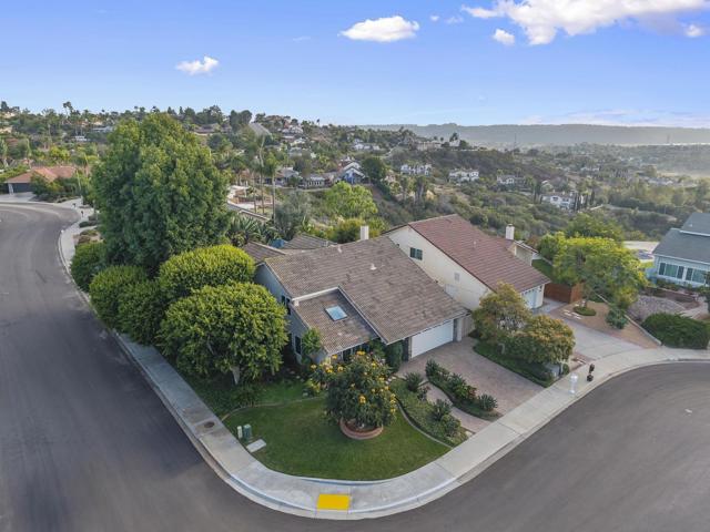 6502 La Paloma St., Carlsbad CA: https://media.crmls.org/mediaz/7b68c376-78d8-4c13-93e2-1d5111063062.jpg
