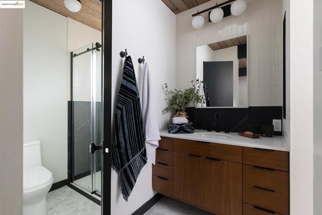8156 Coach Dr, Oakland CA: https://media.crmls.org/mediaz/7b6909cd-44fa-40ed-9bf4-45a0fc403d04.jpg