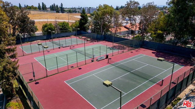 18170 Andrea Circle North, Northridge CA: https://media.crmls.org/mediaz/7b69625d-0afe-4980-b450-cbfb7592fcdb.jpg