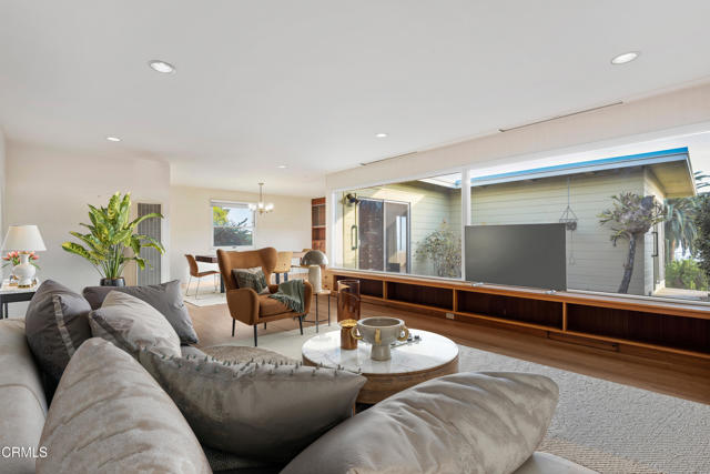 Detail Gallery Image 8 of 59 For 329 Mariposa Dr, Ventura,  CA 93001 - 4 Beds | 3 Baths