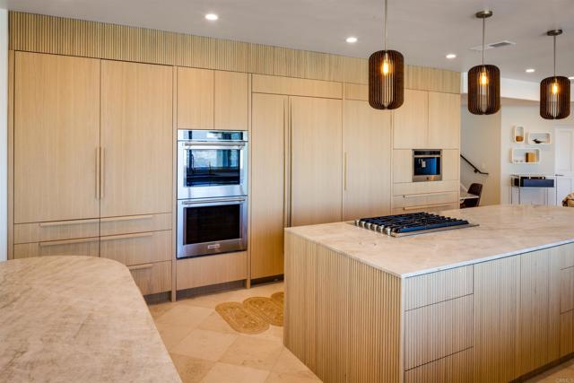 Detail Gallery Image 12 of 75 For 1904 via Casa Alta, La Jolla,  CA 92037 - 7 Beds | 7/2 Baths