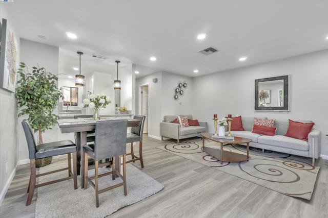 1896 San Vincente Dr, Concord CA: https://media.crmls.org/mediaz/7b6a71a5-946e-48a4-822d-0f51cb96f464.jpg
