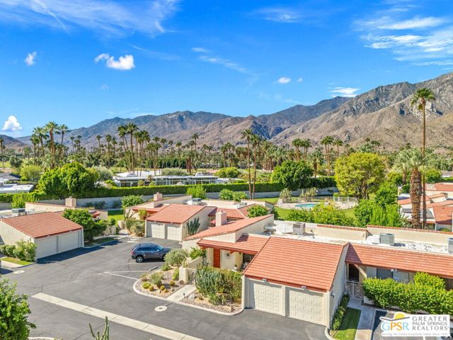 1095 S La Verne Way, Palm Springs CA: https://media.crmls.org/mediaz/7b6a7a9d-dbe7-48f1-ae51-2d7140fbce7a.jpg