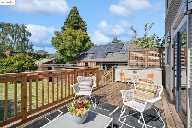 1811 Parker St, Berkeley CA: https://media.crmls.org/mediaz/7b6aeeba-a6e3-45f4-9af6-6e2ee055a0a3.jpg