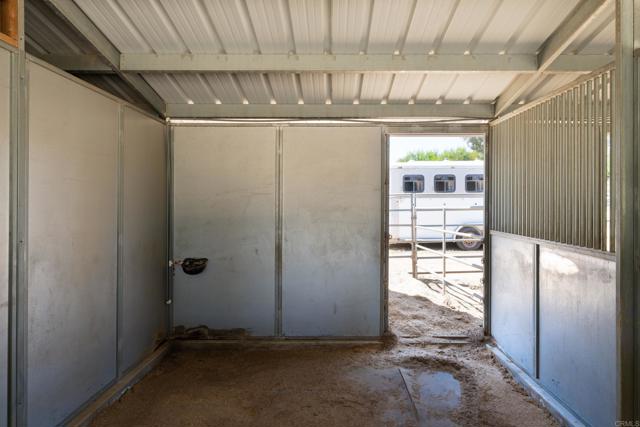 Detail Gallery Image 35 of 46 For 16761 Artesian Breeze Way, San Diego,  CA 92127 - 5 Beds | 4 Baths