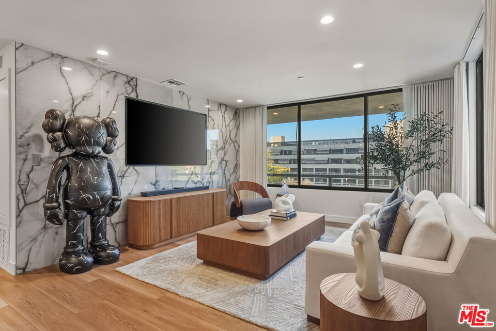 121 S Hope Street #334