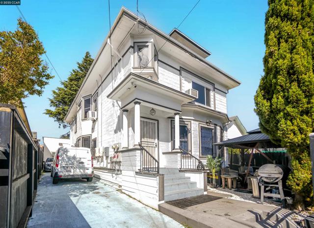 2510 E 21st ST, Oakland CA: https://media.crmls.org/mediaz/7b6b6266-816d-43d2-a840-93fd1603e5c8.jpg