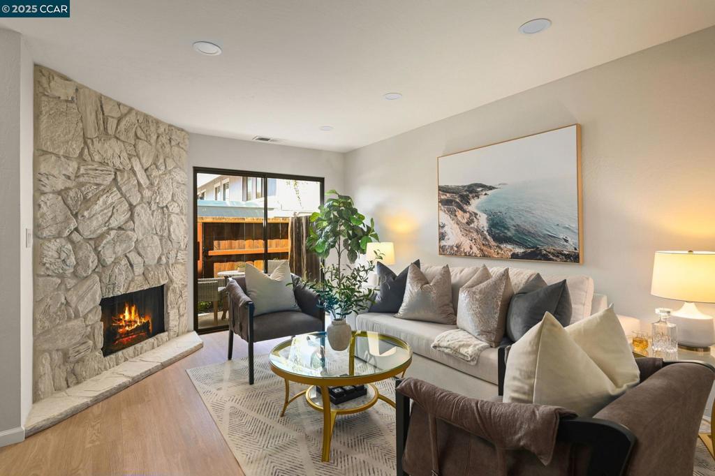 391 Pantano Cir