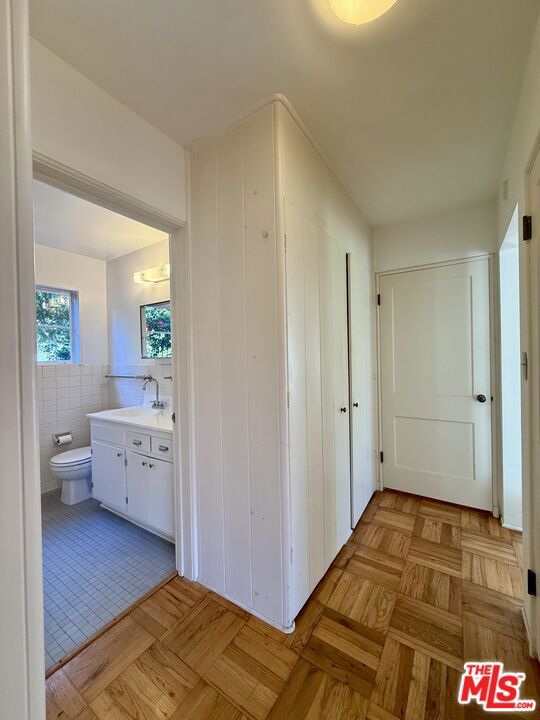 5205 Village, Los Angeles CA: https://media.crmls.org/mediaz/7b6bf08f-a7ca-46af-a6ab-e4ac434434ab.jpg