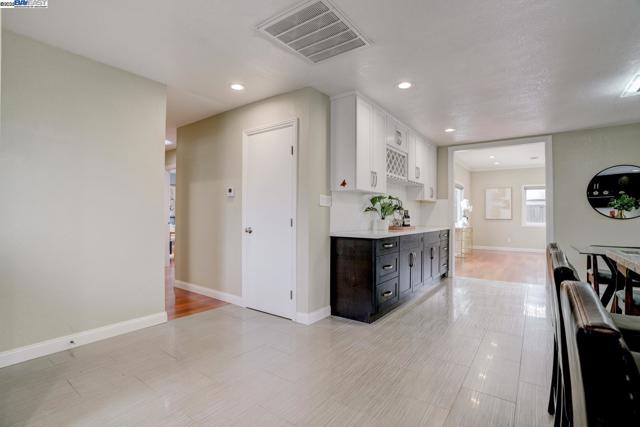 Image 6 of 43 For 39143 Donner Way