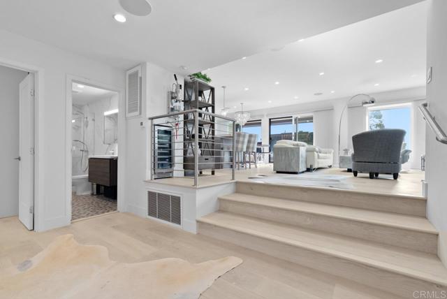2191 Caminito Del Barco, Del Mar CA: https://media.crmls.org/mediaz/7b6c13b6-d3f8-4461-8b93-064005620767.jpg