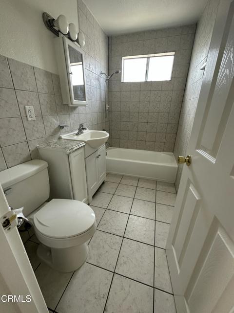 135 N Roosevelt Avenue, Oxnard CA: https://media.crmls.org/mediaz/7b6cc2af-f22a-4e98-bda8-1d2ac287ae0b.jpg
