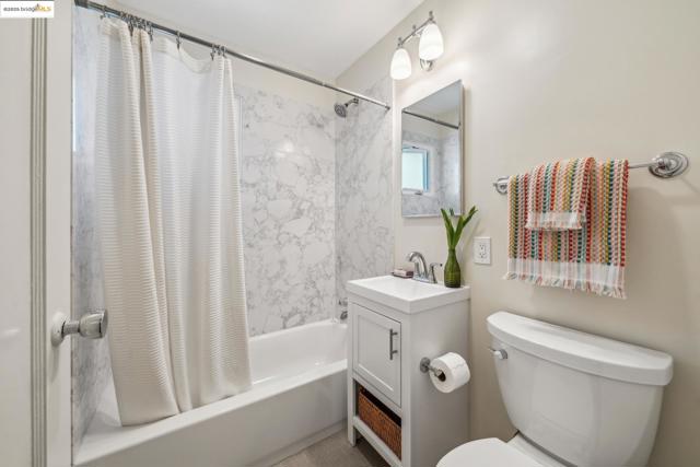 317 Pacific, Alameda CA: https://media.crmls.org/mediaz/7b6ce393-f7f5-4116-b8fa-40cbbd479db6.jpg