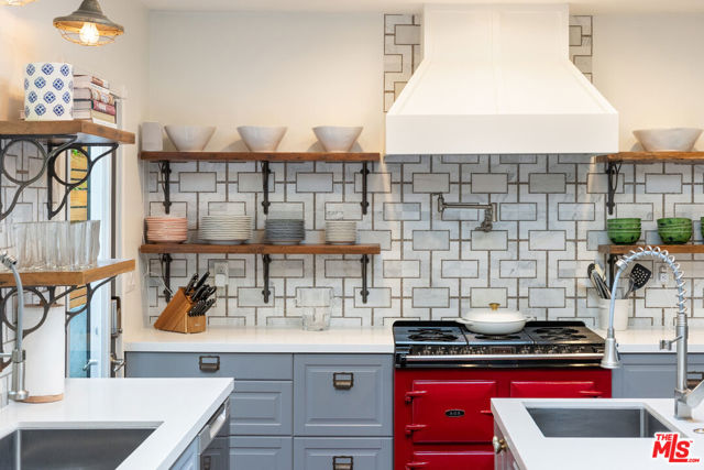 1774 Washington Way, Venice CA: https://media.crmls.org/mediaz/7b6cee64-413f-4d05-a89f-ee2b52508989.jpg
