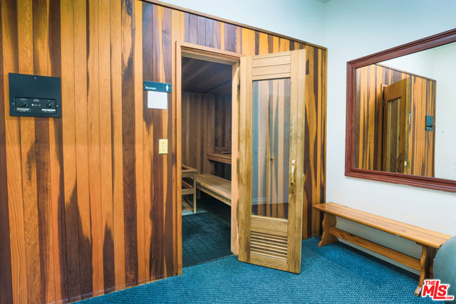 6700 Hillpark Drive, Los Angeles CA: https://media.crmls.org/mediaz/7b6d6a23-4931-417f-948d-75972761a1f8.jpg