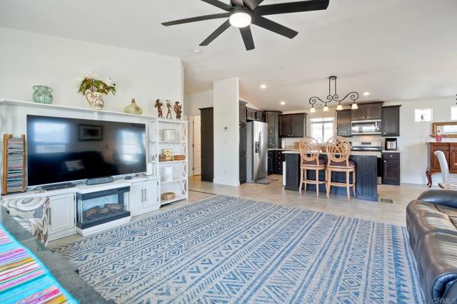 2280 E Valley Parkway, Escondido CA: https://media.crmls.org/mediaz/7b6ddc78-b163-4cc4-adf3-d56ce87a281e.jpg