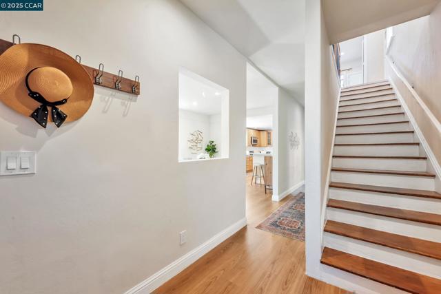 941 45Th St, Oakland CA: https://media.crmls.org/mediaz/7b6deccc-cf2e-4c93-8c66-d36a30e89299.jpg