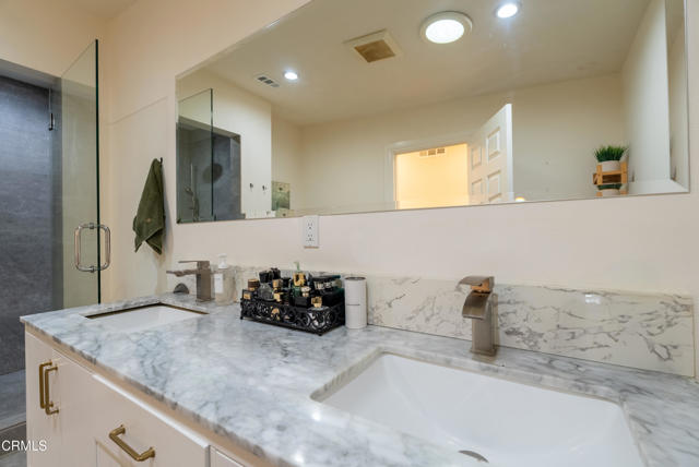 Detail Gallery Image 31 of 51 For 13615 Herrick Ave, Sylmar,  CA 91342 - 4 Beds | 3 Baths