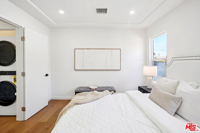 4438 W 28th Street, Los Angeles CA: https://media.crmls.org/mediaz/7b6ea0ae-e47b-4762-8c7a-8f027143a61b.jpg