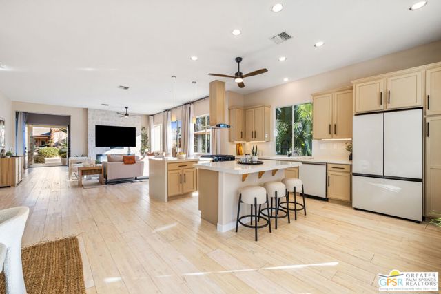 35871 Calle Raphael, Cathedral City CA: https://media.crmls.org/mediaz/7b6f2d30-f687-4b7c-b89e-c40bb14e74a1.jpg