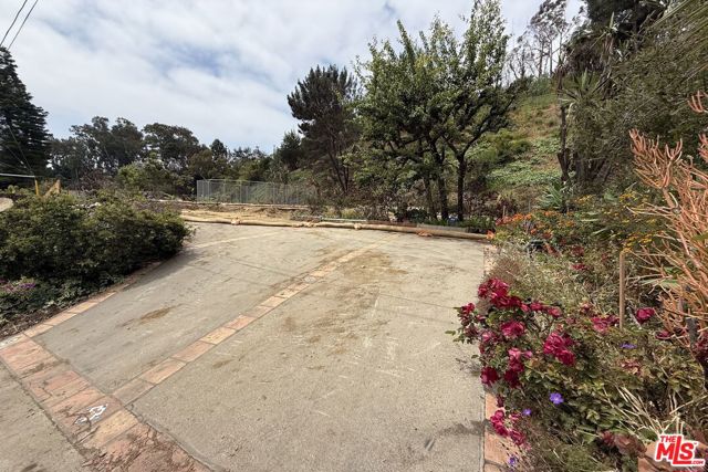 1403 Marinette Road, Pacific Palisades CA: https://media.crmls.org/mediaz/7b6f4c4a-e4cd-4330-9eef-a9082a30509f.jpg
