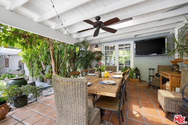 6432 Petit Avenue, Van Nuys CA: https://media.crmls.org/mediaz/7b6f5d6d-be5c-439c-b31f-2a144f41bc1c.jpg