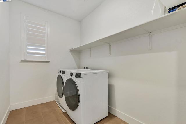 665 River Bend Dr, Lathrop CA: https://media.crmls.org/mediaz/7b6facb1-6c72-4148-b2c2-06609beca8a6.jpg