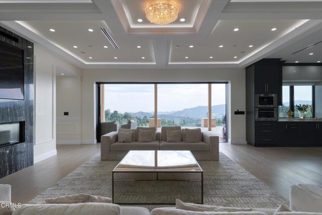 780 Greenridge Drive, La Canada Flintridge CA: https://media.crmls.org/mediaz/7b7006da-f498-4394-8392-1e499dc20270.jpg