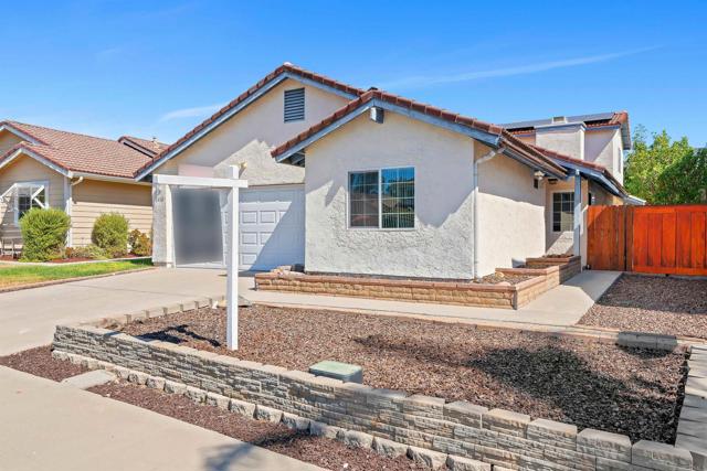 2412 Heatherwood Court, Escondido CA: https://media.crmls.org/mediaz/7b70425b-fdbd-45b5-9ac3-c0af6eb65654.jpg