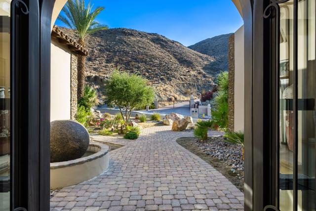 9 Nebulae Way, Rancho Mirage CA: https://media.crmls.org/mediaz/7b70c742-3a03-4c02-8b0f-1db648ab9a01.jpg