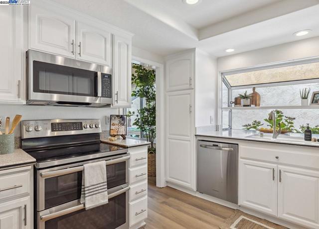 2485 Talavera Dr, San Ramon CA: https://media.crmls.org/mediaz/7b7109b6-d9ba-44df-88e5-eb212ef0bb94.jpg