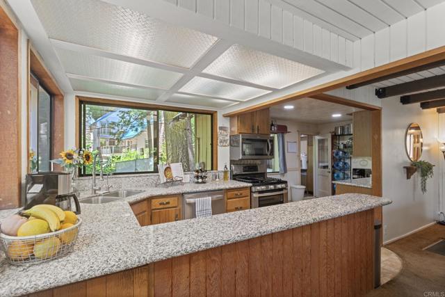 Detail Gallery Image 10 of 38 For 1148 Saturn Way, Crestline,  CA 92325 - 3 Beds | 2 Baths