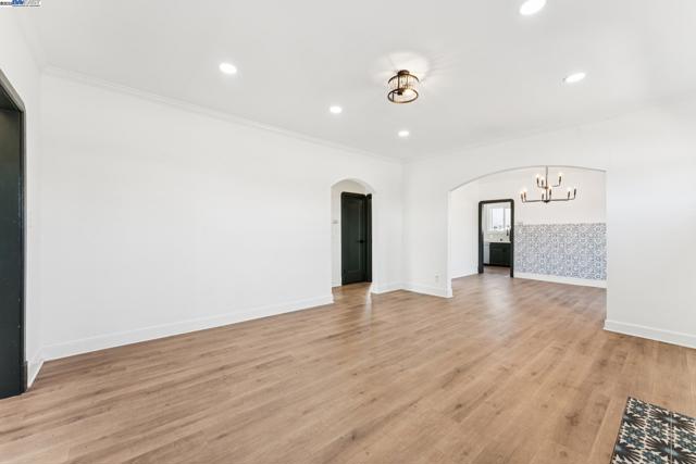 2734 Macarthur Blvd, Oakland CA: https://media.crmls.org/mediaz/7b713485-83ef-4256-8cdb-eb6137992c48.jpg