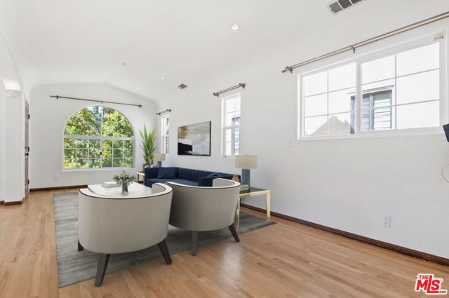 1710 Santa Paula Place, Glendale CA: https://media.crmls.org/mediaz/7b71fb50-776c-48b0-9ccb-b793ae0066fb.jpg